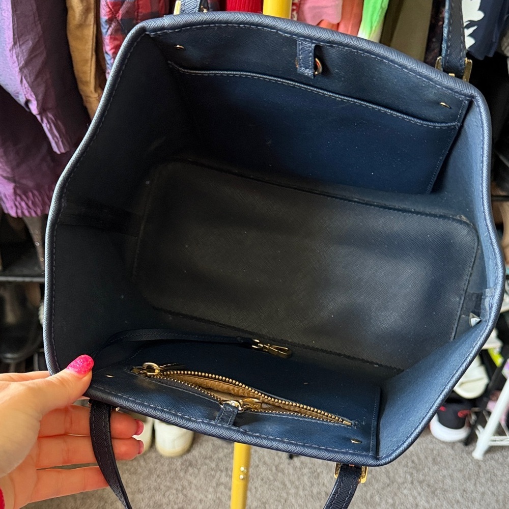 Michael Kors Jet Set Travel Tote Navy - Picture 9 of 16